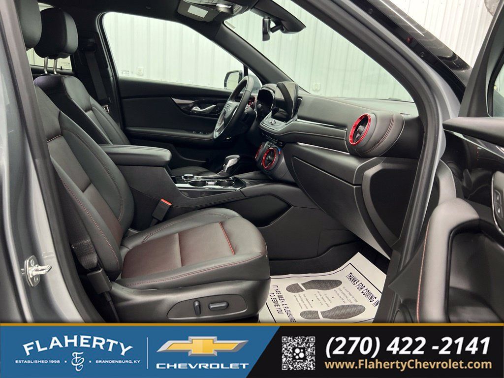 Used 2025 Chevrolet Blazer RS w/ Enhanced Convenience Package FWD image 15