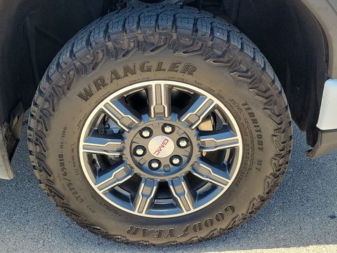 Used 2025 GMC Sierra 1500 AT4 AWD/4WD image 7