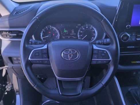 Used 2023 Toyota Highlander XLE image 19