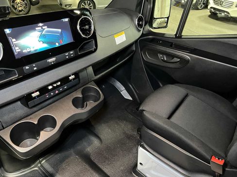 Used 2025 Mercedes-Benz Sprinter 2500 image 37