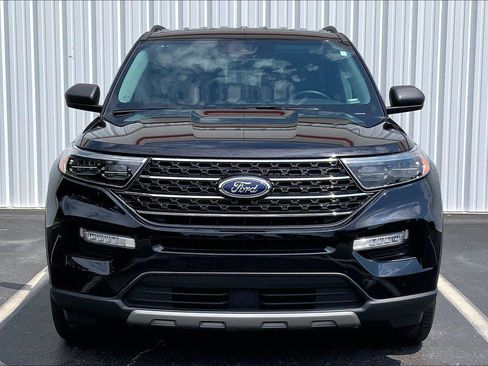 Used 2024 Ford Explorer XLT w/ Equipment Group 202A AWD/4WD image 3