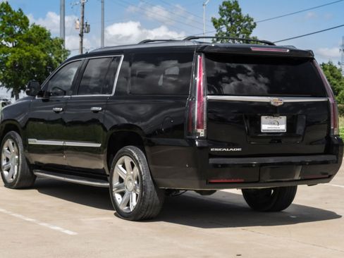 Used 2018 Cadillac Escalade ESV Luxury RWD image 9