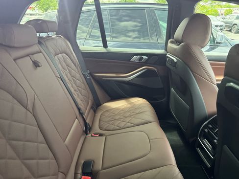 Used 2025 BMW X5 xDrive40i w/ Premium Package AWD/4WD image 9