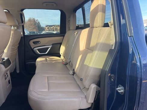 Used 2018 Nissan Titan SL w/ Chrome Package image 10
