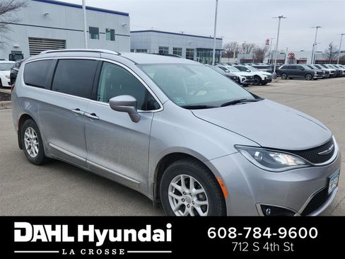 Used 2020 Chrysler Pacifica Touring-L image 1