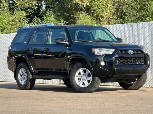 Used 2016 Toyota 4Runner SR5 AWD/4WD image 2