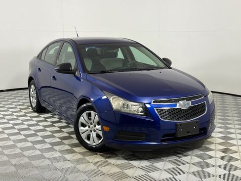 Used 2013 Chevrolet Cruze LS FWD image 2