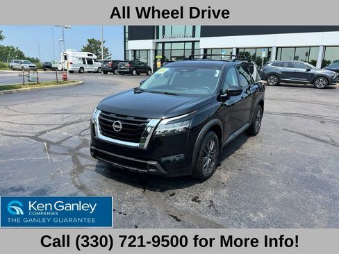 Used 2022 Nissan Pathfinder SV AWD/4WD image 2