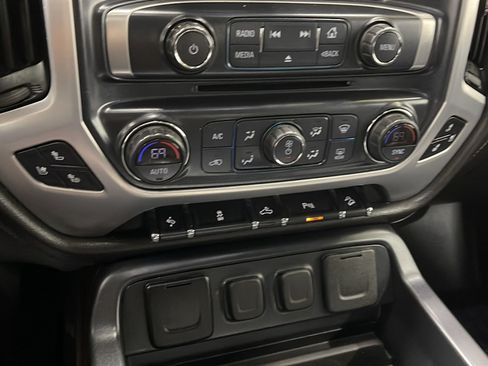 Used 2018 GMC Sierra 1500 SLT w/ SLT Premium Package AWD/4WD image 10