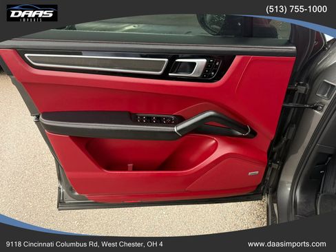 Used 2019 Porsche Cayenne GTS AWD/4WD image 3