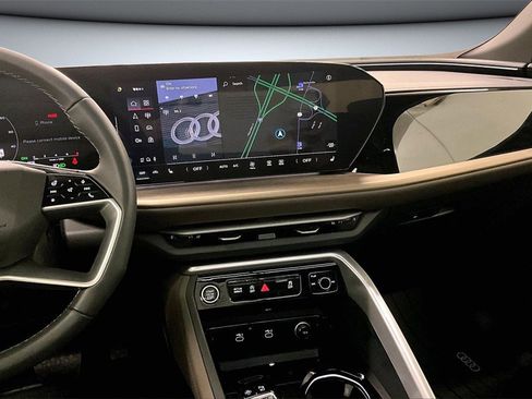 Used 2025 Audi Q5 Premium image 9