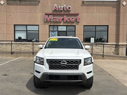 Used 2022 Nissan Frontier SV AWD/4WD image 2