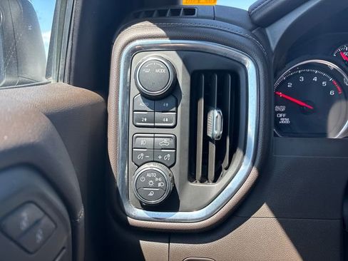 Used 2021 Chevrolet Silverado 1500 LTZ AWD/4WD image 17