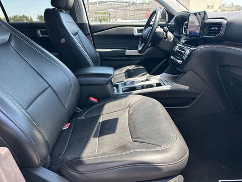 Used 2023 Ford Explorer Limited AWD/4WD image 13