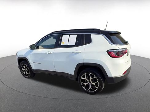 Used 2025 Jeep Compass Limited AWD/4WD image 10