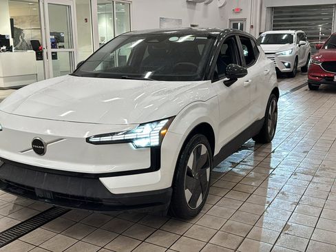New 2026 Volvo EX30 Plus w/ Climate Package image 9