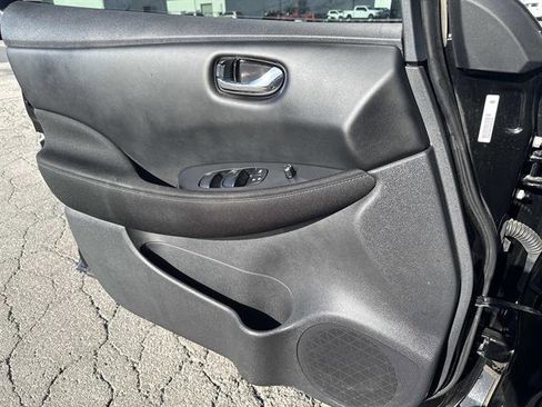 Used 2023 Nissan Leaf S image 10