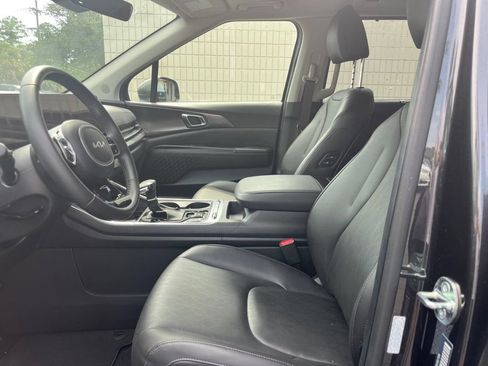 Used 2026 Kia Carnival SX w/ SX Dark Edition Package FWD image 12
