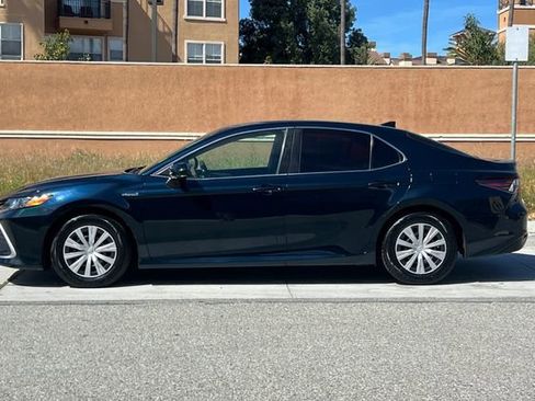 Used 2021 Toyota Camry LE image 7