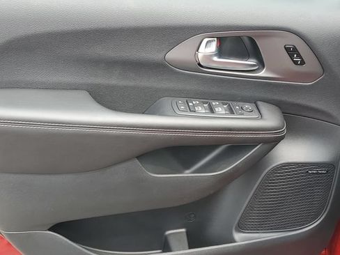 New 2027 Chrysler Pacifica Limited w/ Family Tech Group AWD/4WD image 15