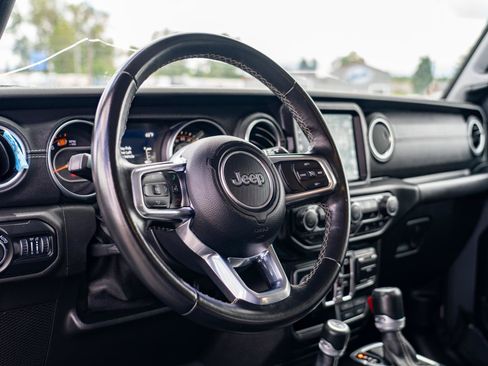 Used 2020 Jeep Wrangler Unlimited Sahara AWD/4WD image 15