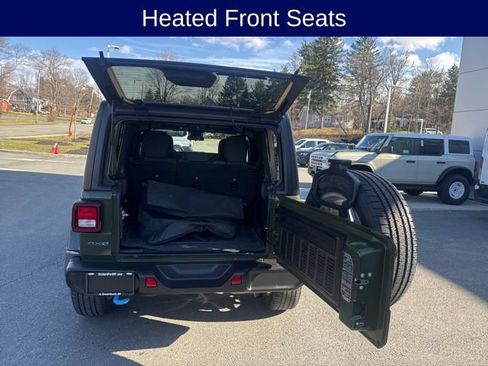 Used 2024 Jeep Wrangler Unlimited w/ Convenience Group AWD/4WD image 11