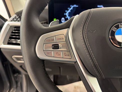 Used 2025 BMW X7 xDrive40i w/ Premium Package image 12