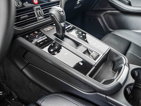 Certified 2026 Porsche Macan AWD/4WD image 20