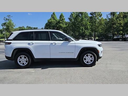Used 2023 Jeep Grand Cherokee Laredo w/ Luxury Tech Group I AWD/4WD image 34