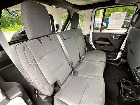Used 2025 Jeep Wrangler Unlimited Sahara AWD/4WD image 15