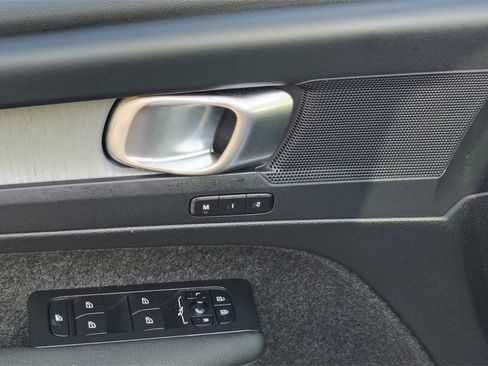 Certified 2025 Volvo XC40 B5 Plus image 9