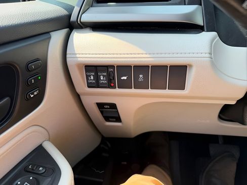 Used 2025 Honda Odyssey EX-L image 16