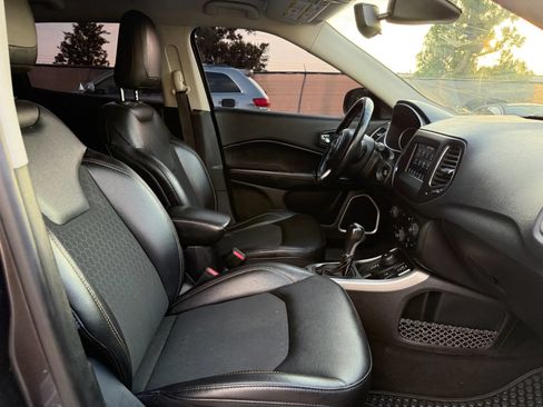 Used 2019 Jeep Compass Latitude w/ Cold Weather Group AWD/4WD image 18