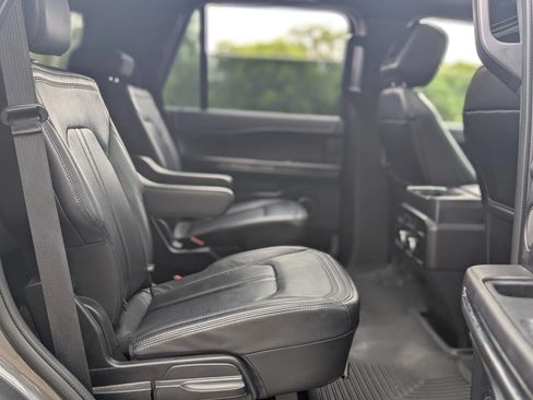 Used 2018 Ford Expedition Limited w/ Equipment Group 301A RWD image 25