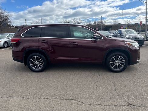 Used 2018 Toyota Highlander XLE image 11