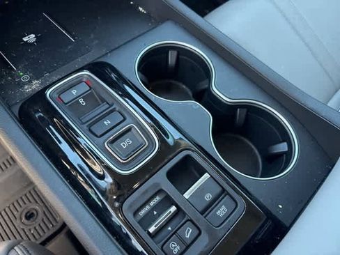 Used 2025 Honda Pilot Touring image 19