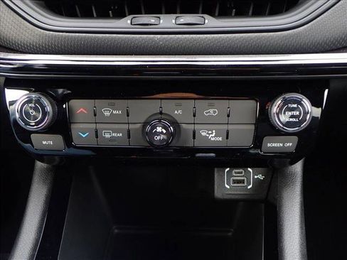 New 2026 Jeep Compass Latitude image 18