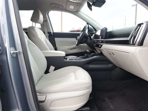 Used 2025 Kia Sorento S FWD image 18