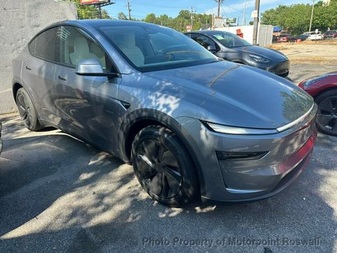 Used 2026 Tesla Model Y Long Range RWD image 9
