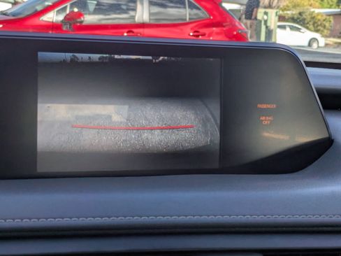 Used 2020 Lexus UX 200 image 23