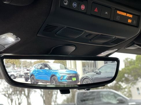 Used 2024 Chevrolet Corvette Stingray Premium Cpe w/ Z51 Performance Package image 21