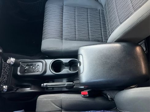 Used 2012 Jeep Wrangler Unlimited Sahara w/ Connectivity Group AWD/4WD image 20