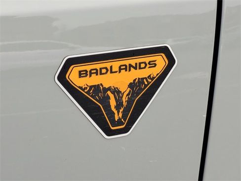 Used 2022 Ford Bronco Badlands image 9