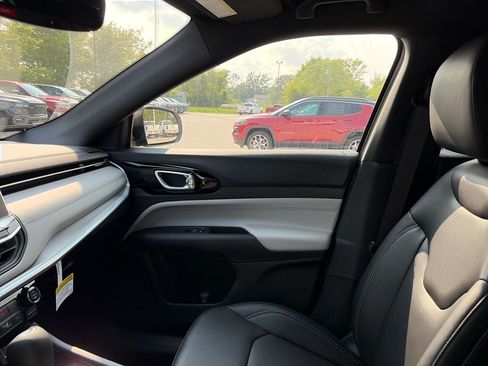New 2026 Jeep Compass Limited AWD/4WD image 30