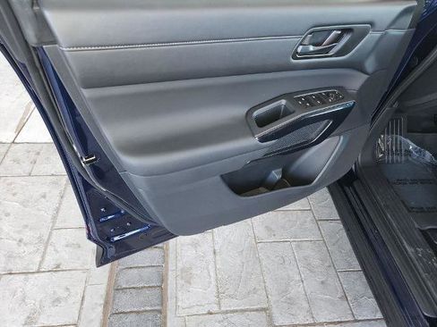 Certified 2025 Nissan Pathfinder SV image 28