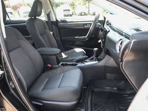 Used 2019 Toyota Corolla LE w/ Carpet Mat Package (TMS) FWD image 36