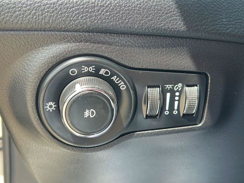 Used 2020 Jeep Compass Latitude FWD image 20