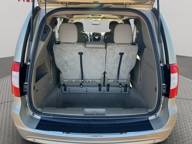 Used 2015 Chrysler Town & Country Touring-L w/ Driver Convenience Group FWD image 38