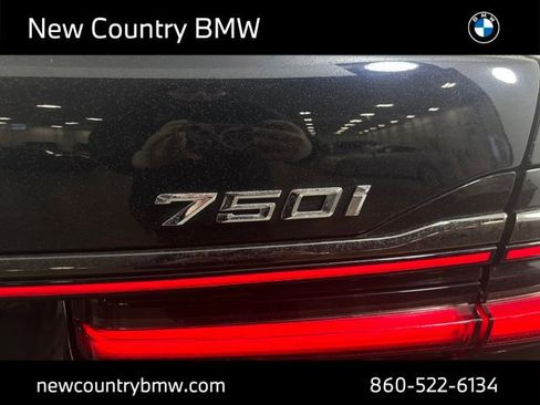 Used 2020 BMW 750i xDrive w/ Autobahn Package image 11