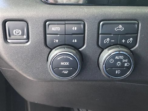 Used 2025 Chevrolet Silverado 1500 LT Trail Boss AWD/4WD image 32